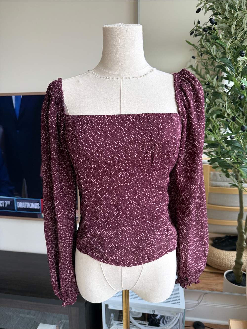 Abercrombie Polka Dot Puff Sleeve Blouse in Wine/Maroon/Purple | Medium